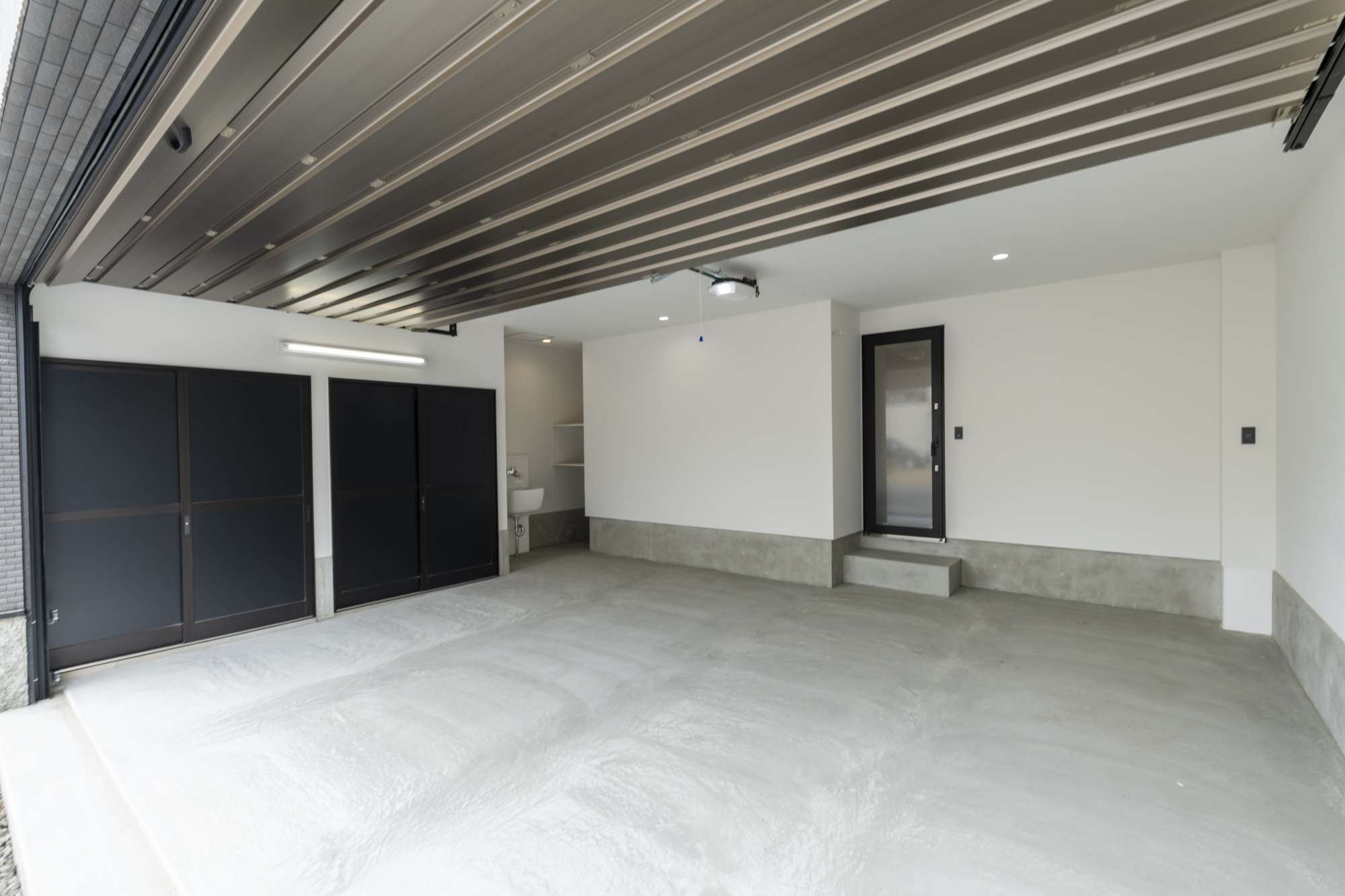 インナー物置に洗面スペースも備えています -  -  - 