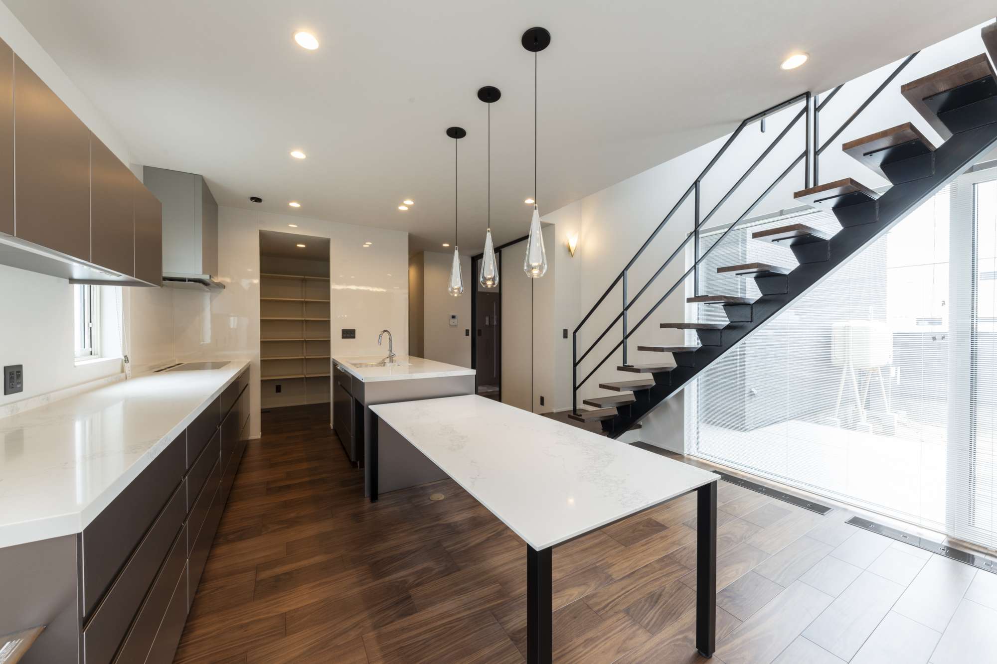 DKから中庭を望む家 -  -  - 