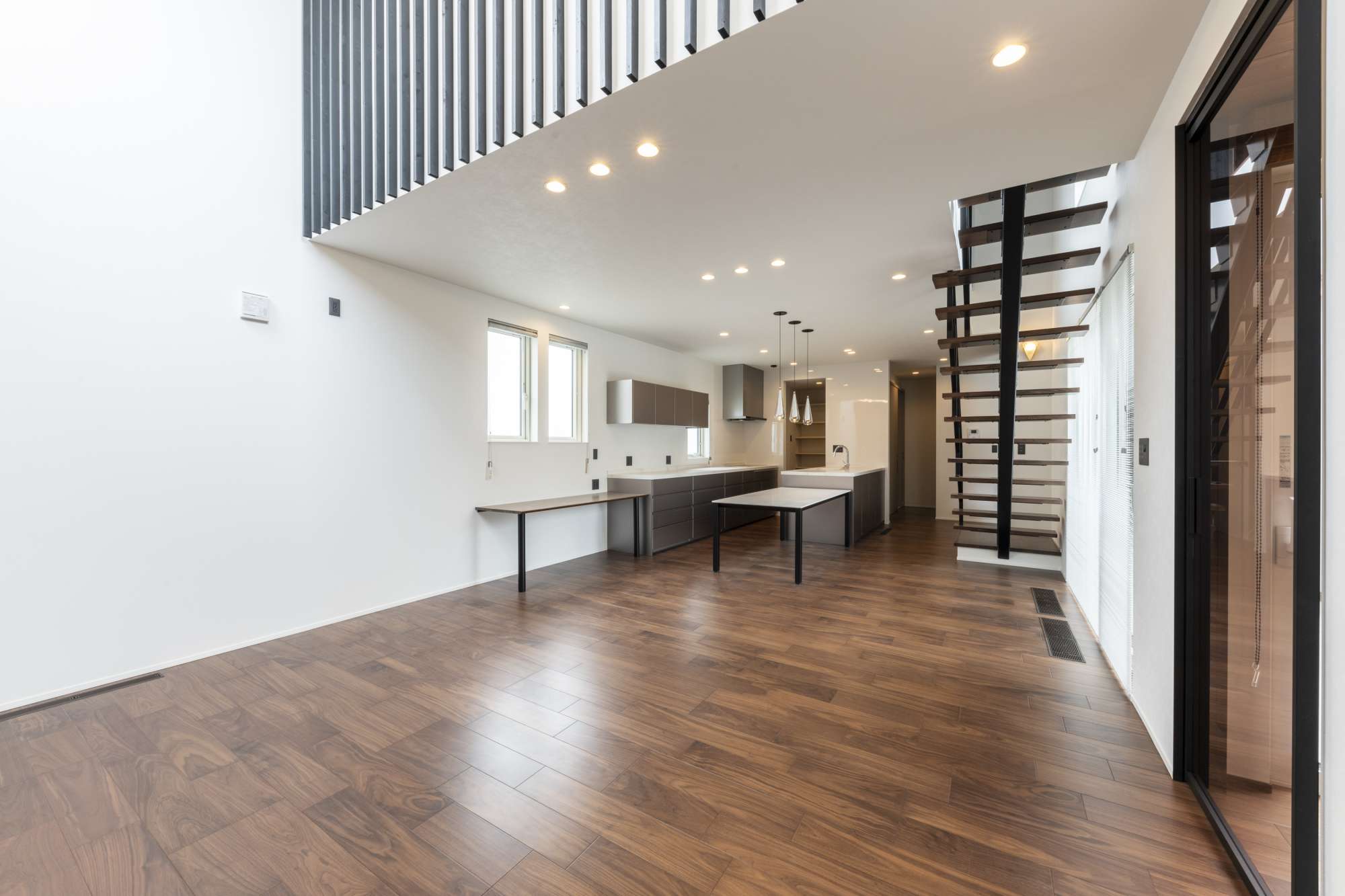 吹抜けの大空間リビング -  -  - 